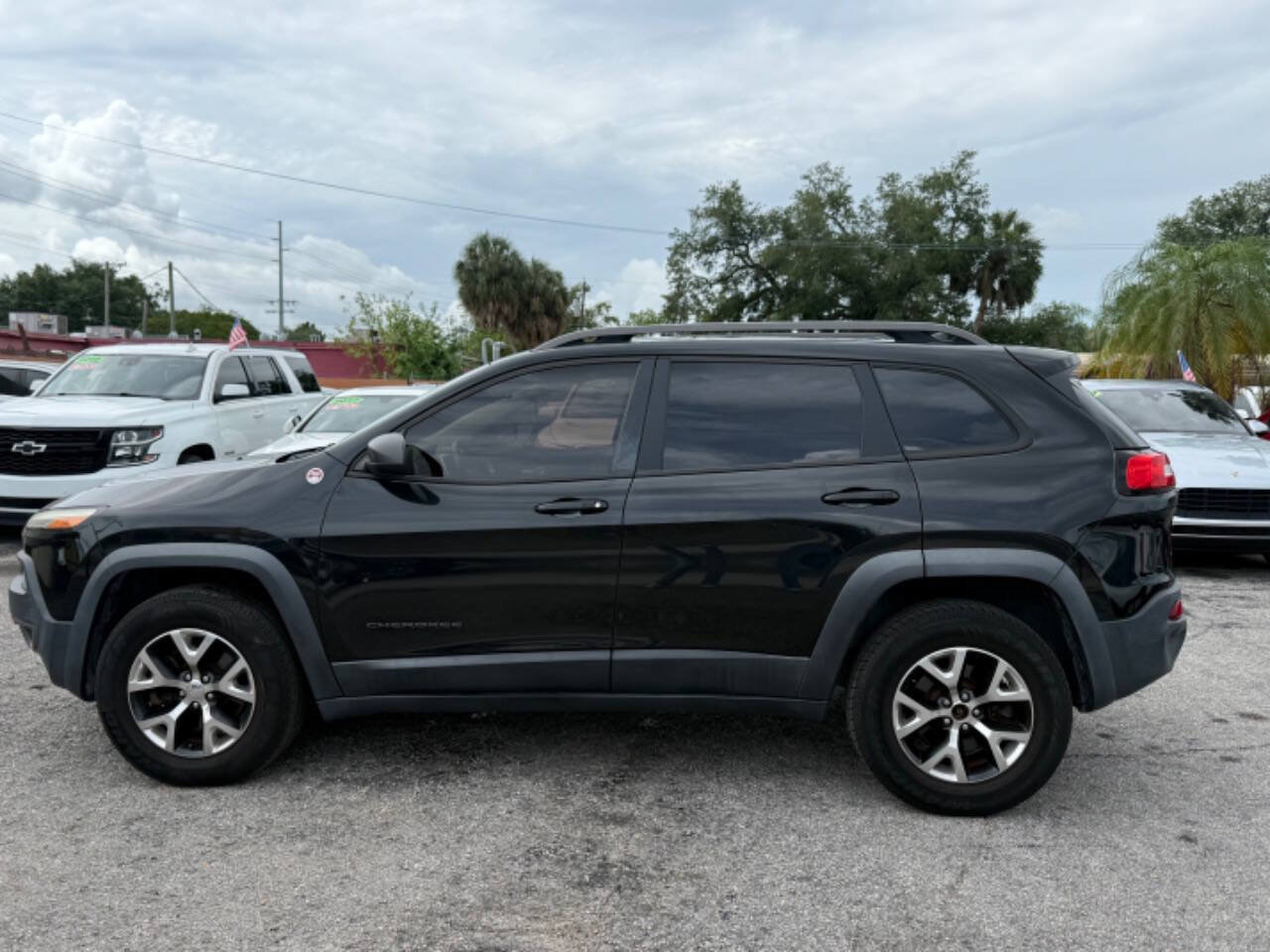 Used 2016 Jeep Cherokee Trailhawk w/ Comfort/Convenience Group AWD/4WD image 4