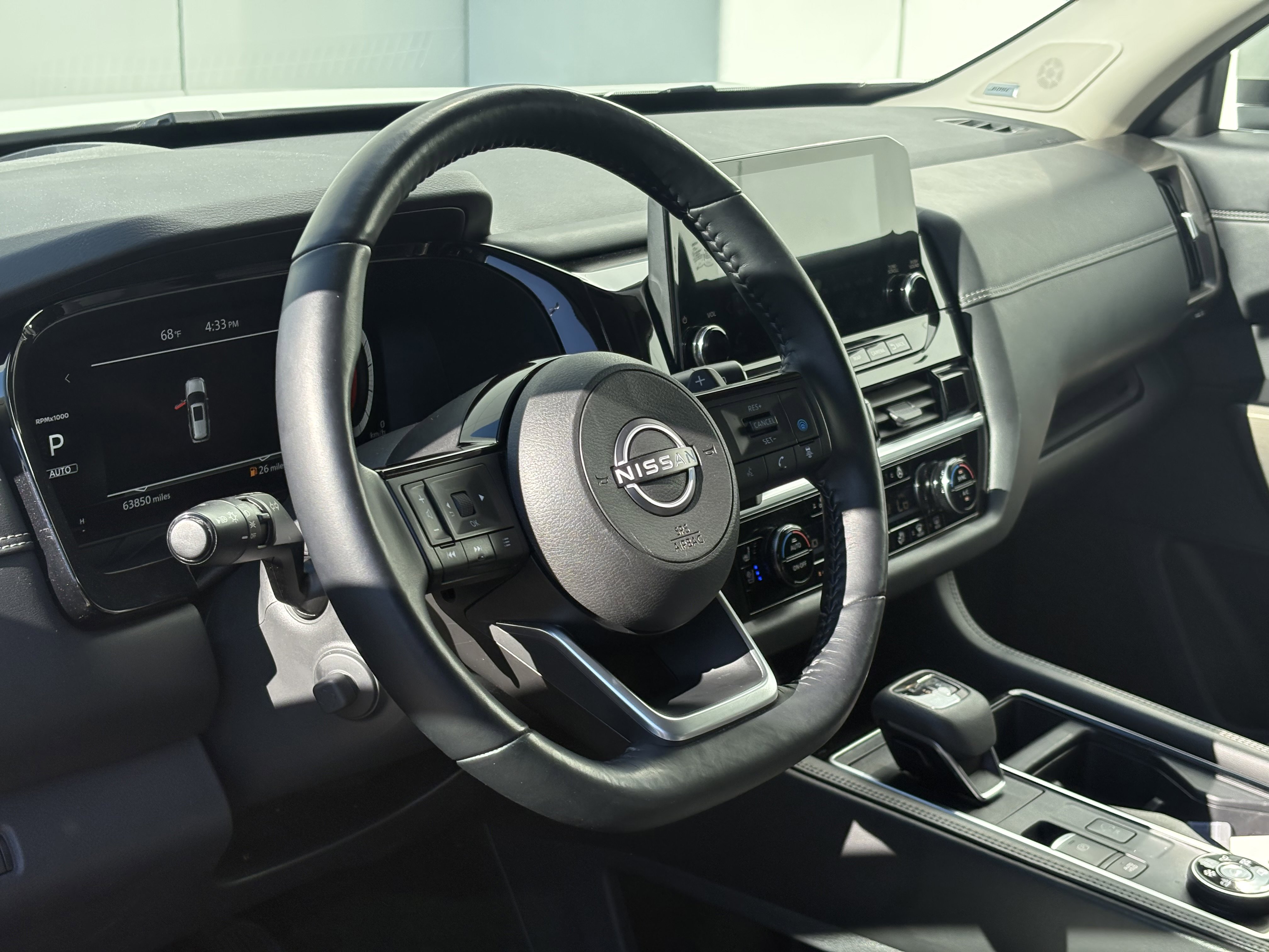 Used 2023 Nissan Pathfinder Platinum w/ Lighting Package (N93) AWD/4WD image 17