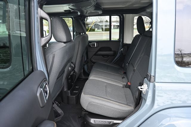 Used 2025 Jeep Wrangler Sahara AWD/4WD image 24