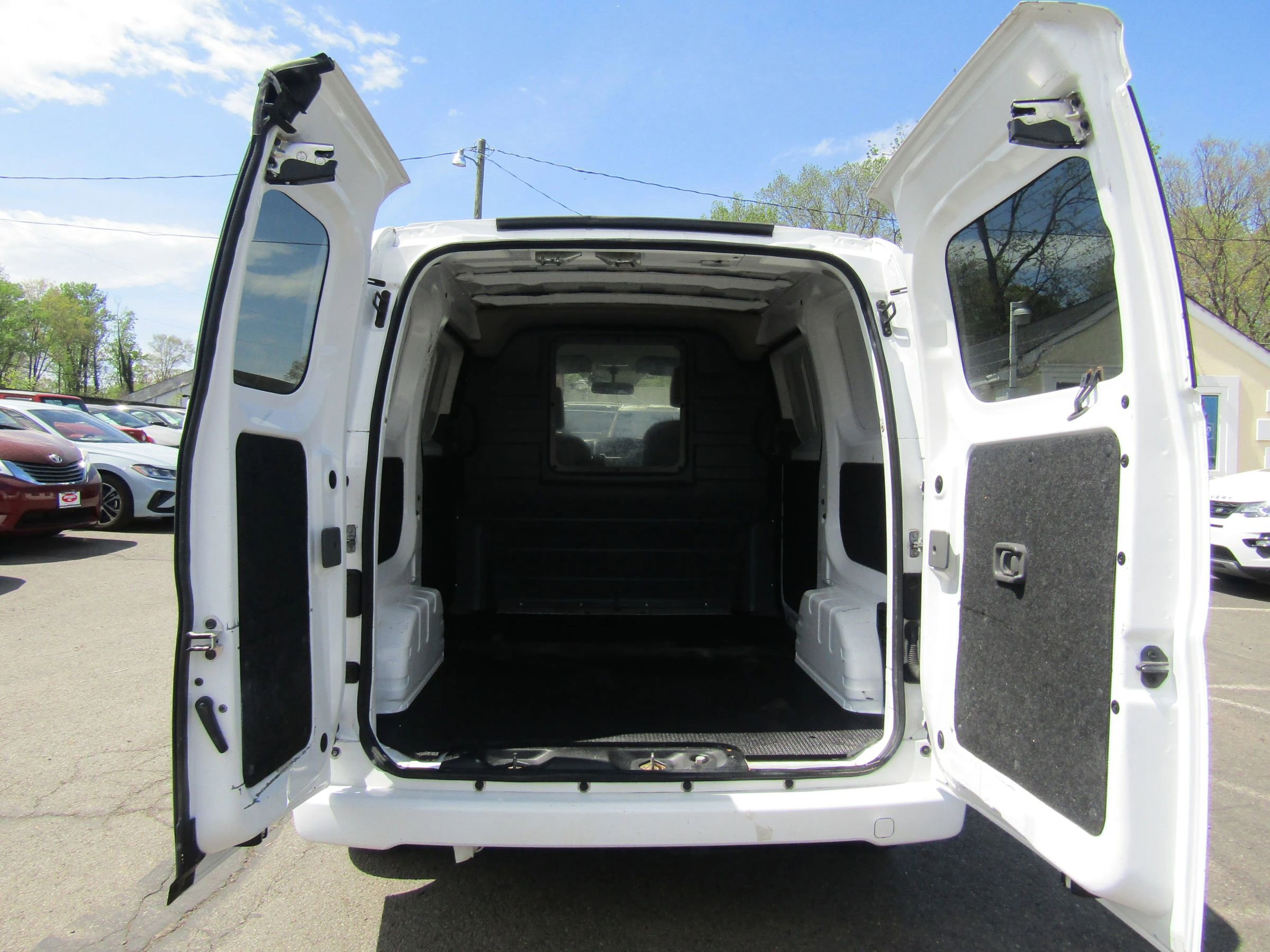 Used 2019 Nissan NV200 SV w/ Back Door Glass Package image 15