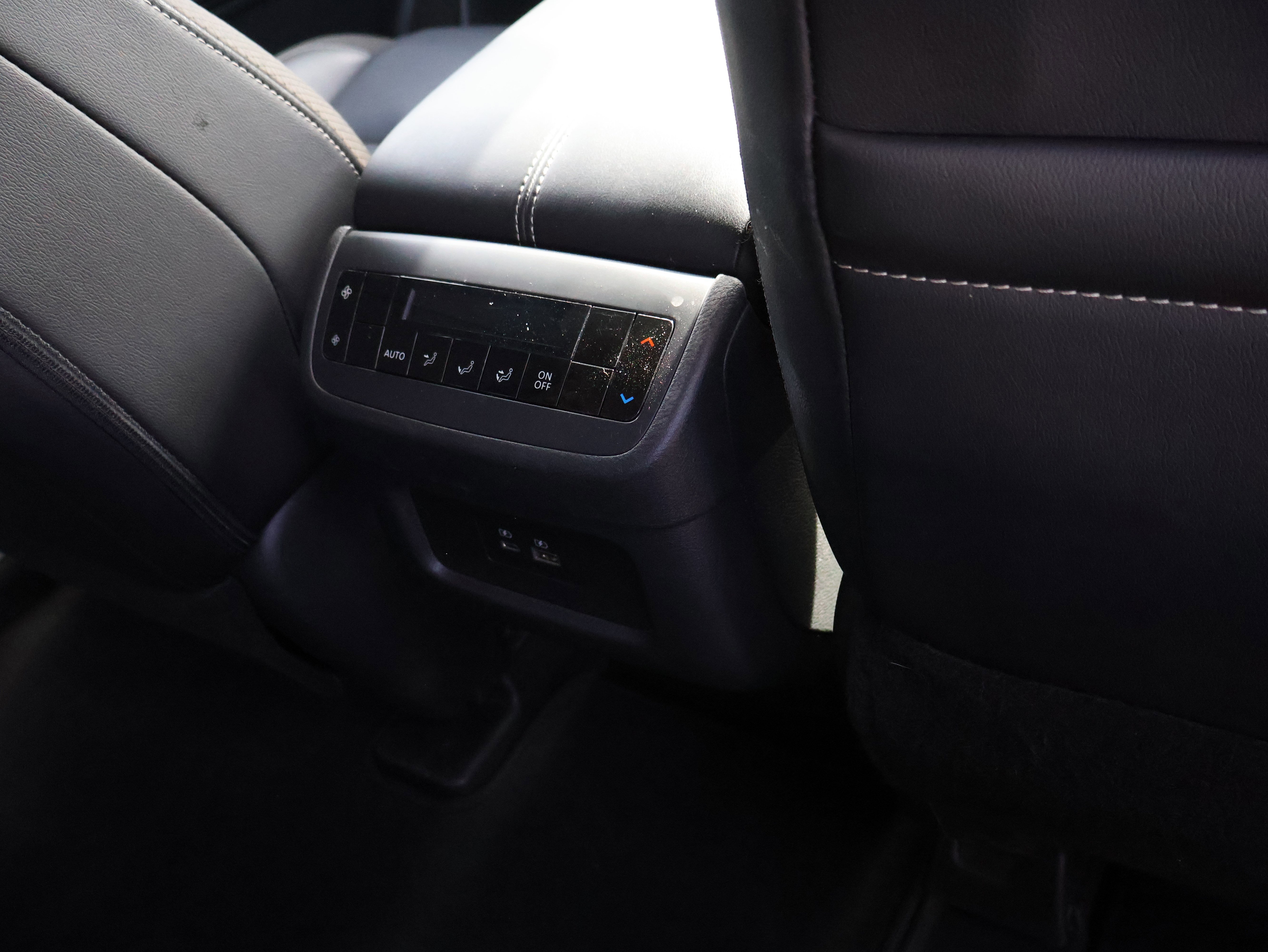 Used 2025 Nissan Pathfinder SL image 16