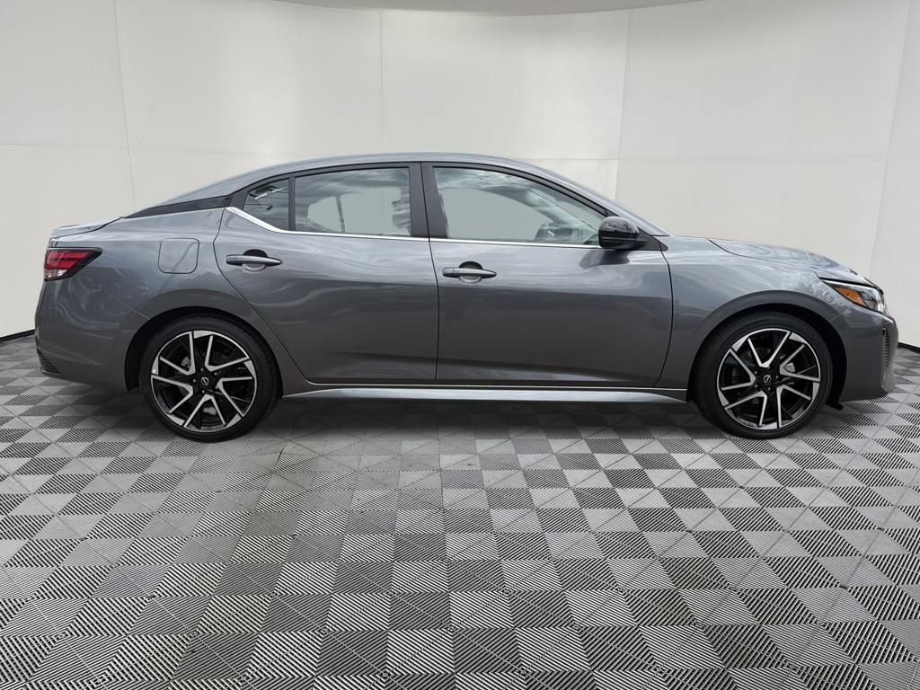 Used 2025 Nissan Sentra SR FWD image 10