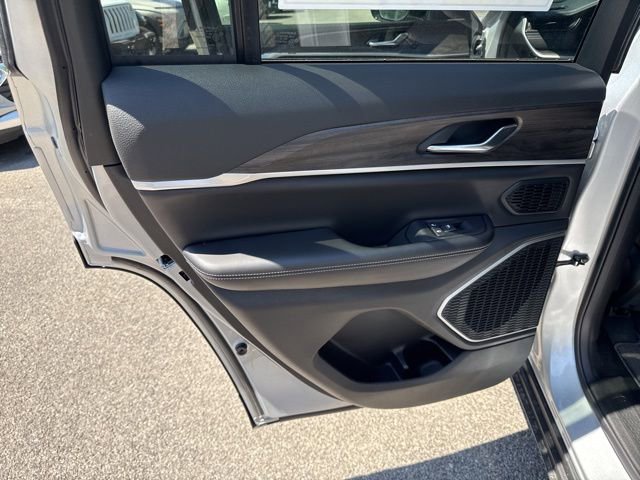 New 2026 Jeep Grand Cherokee Limited AWD/4WD image 16
