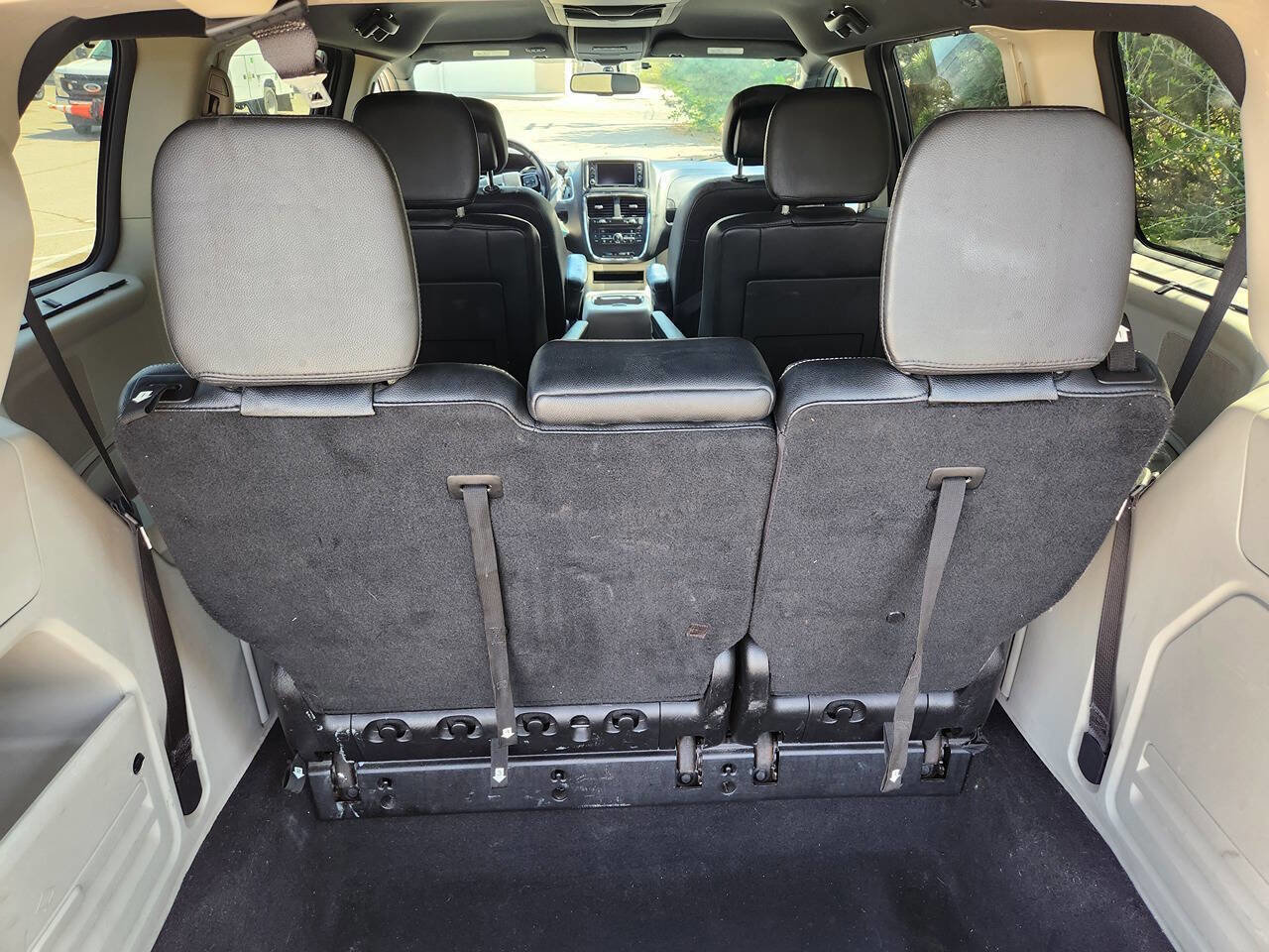 Used 2015 Dodge Grand Caravan SXT image 18