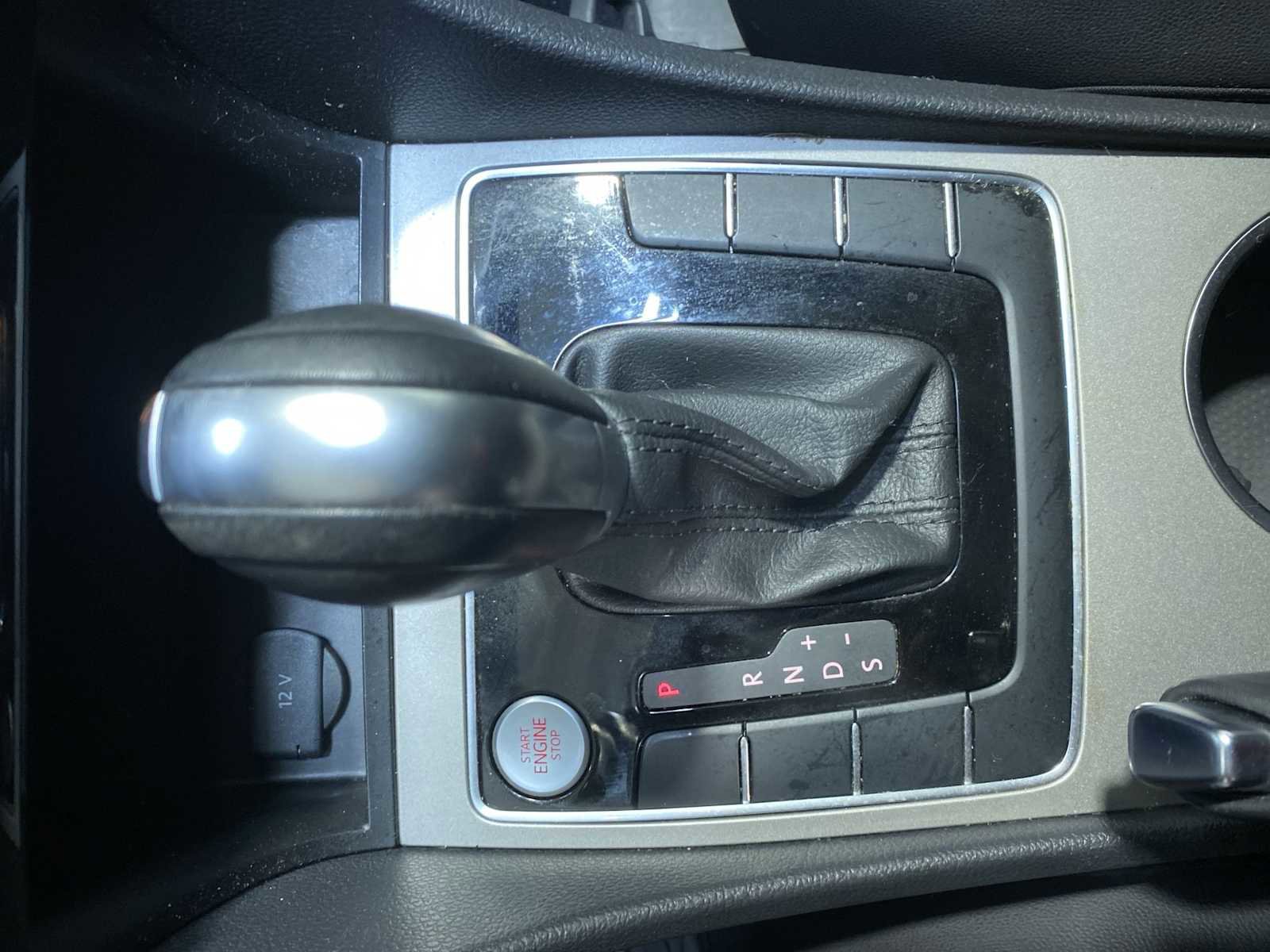 Used 2020 Volkswagen Passat 2.0T R-Line image 17