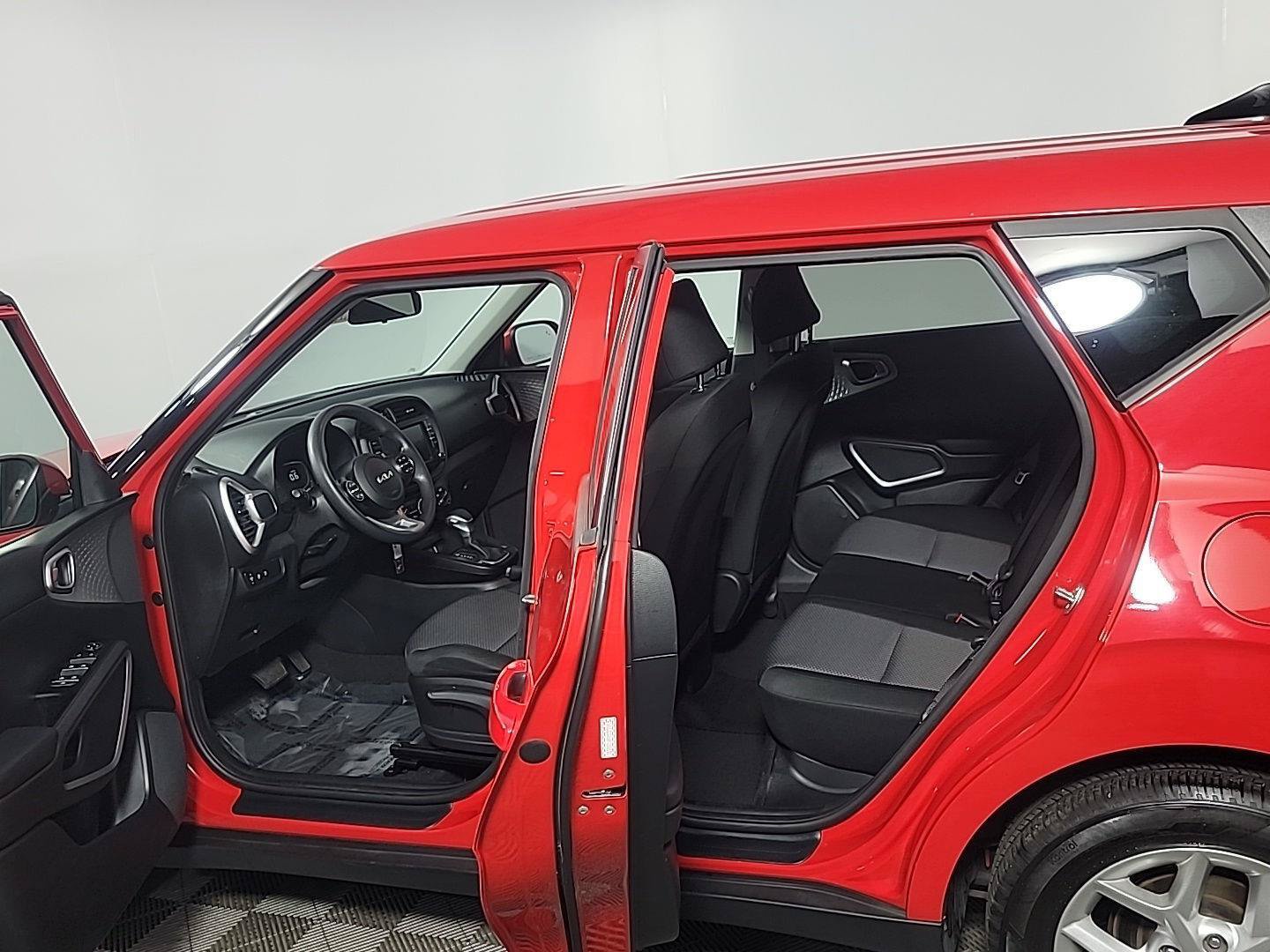 Certified 2023 Kia Soul LX w/ LX Technology Package FWD image 16