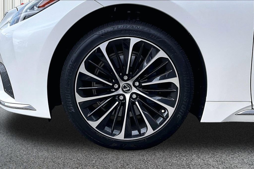 Used 2023 Lexus LS 500 AWD w/ Luxury Package image 34