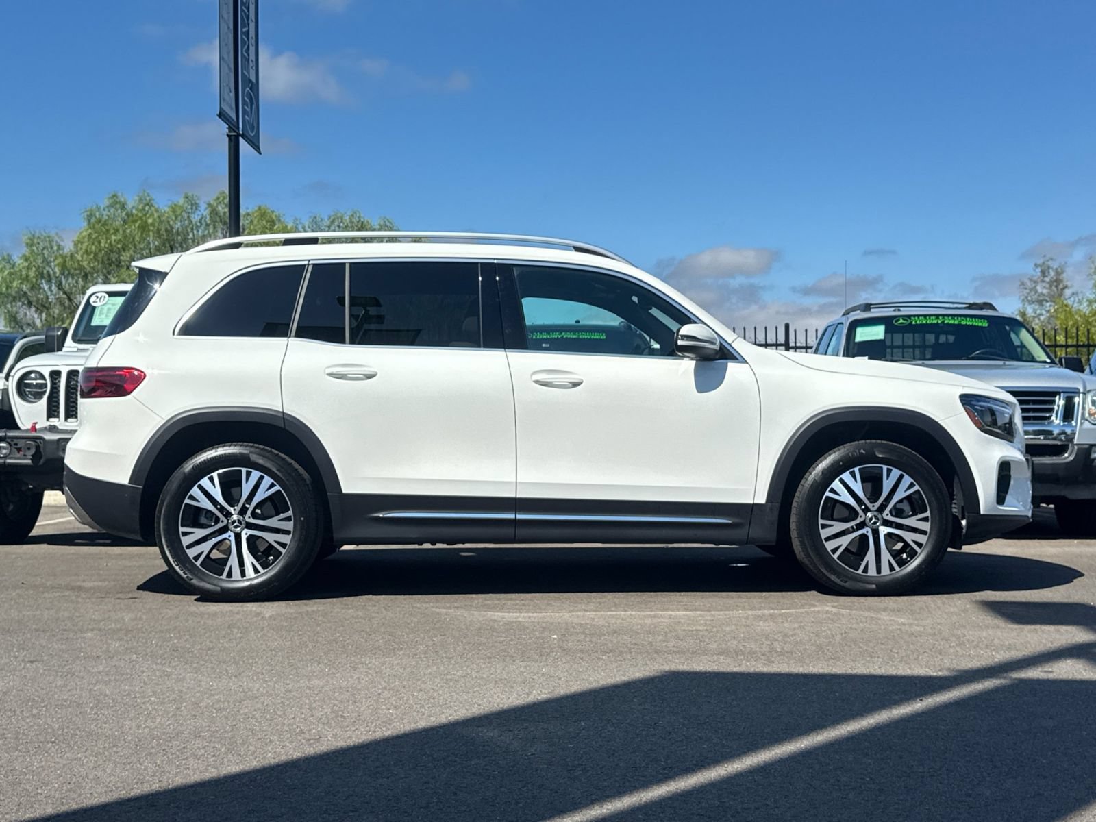 Used 2026 Mercedes-Benz GLB 250 image 2