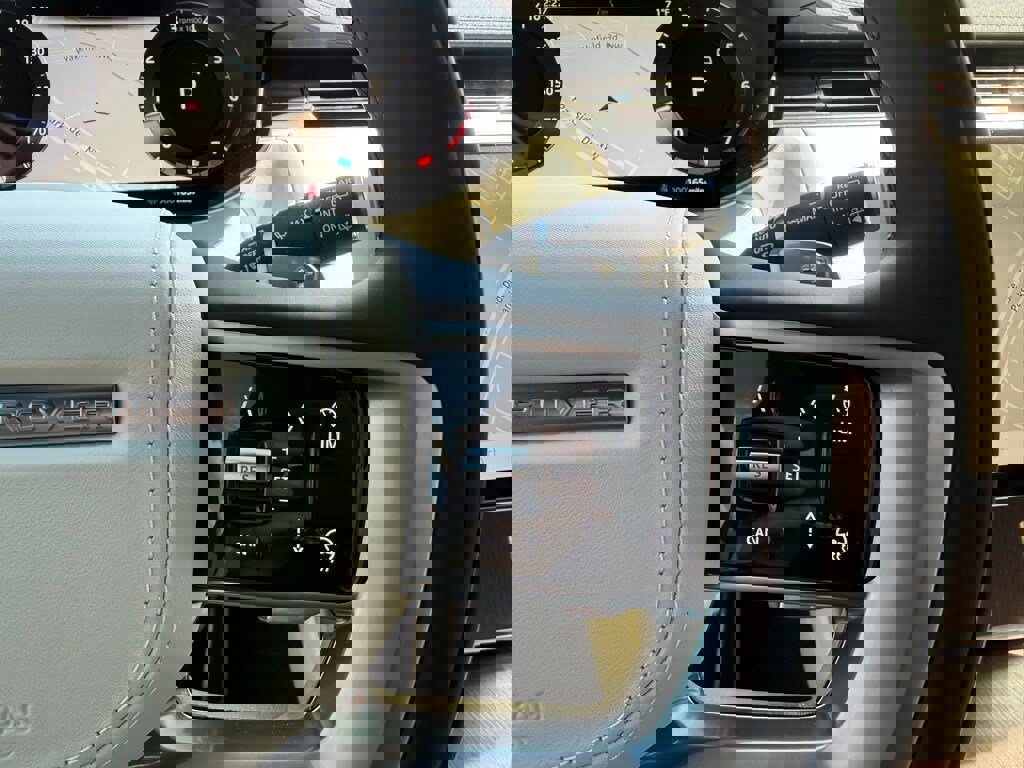 Used 2025 Land Rover Range Rover SE image 29