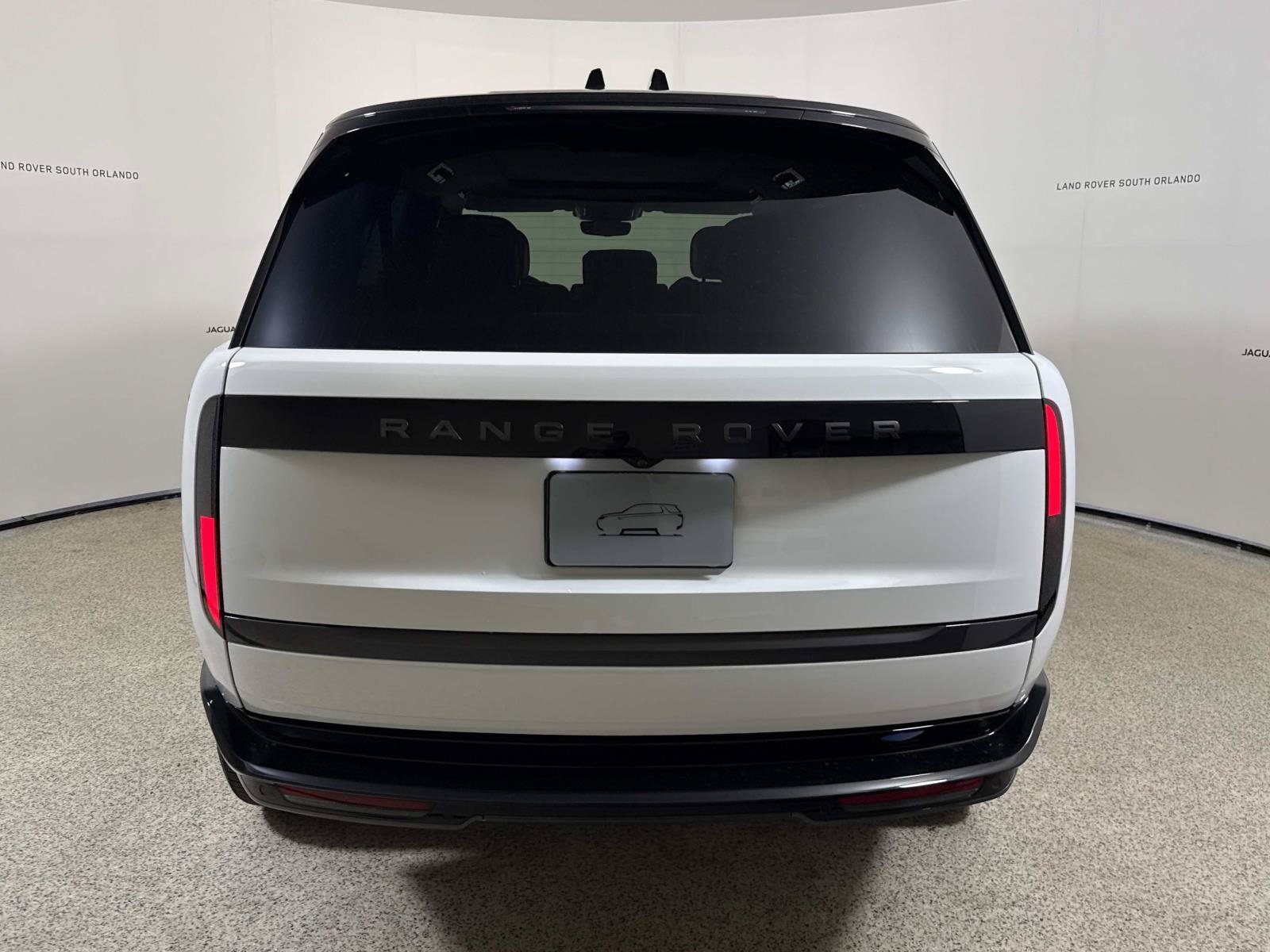 New 2026 Land Rover Range Rover Long Wheelbase SE AWD/4WD image 4