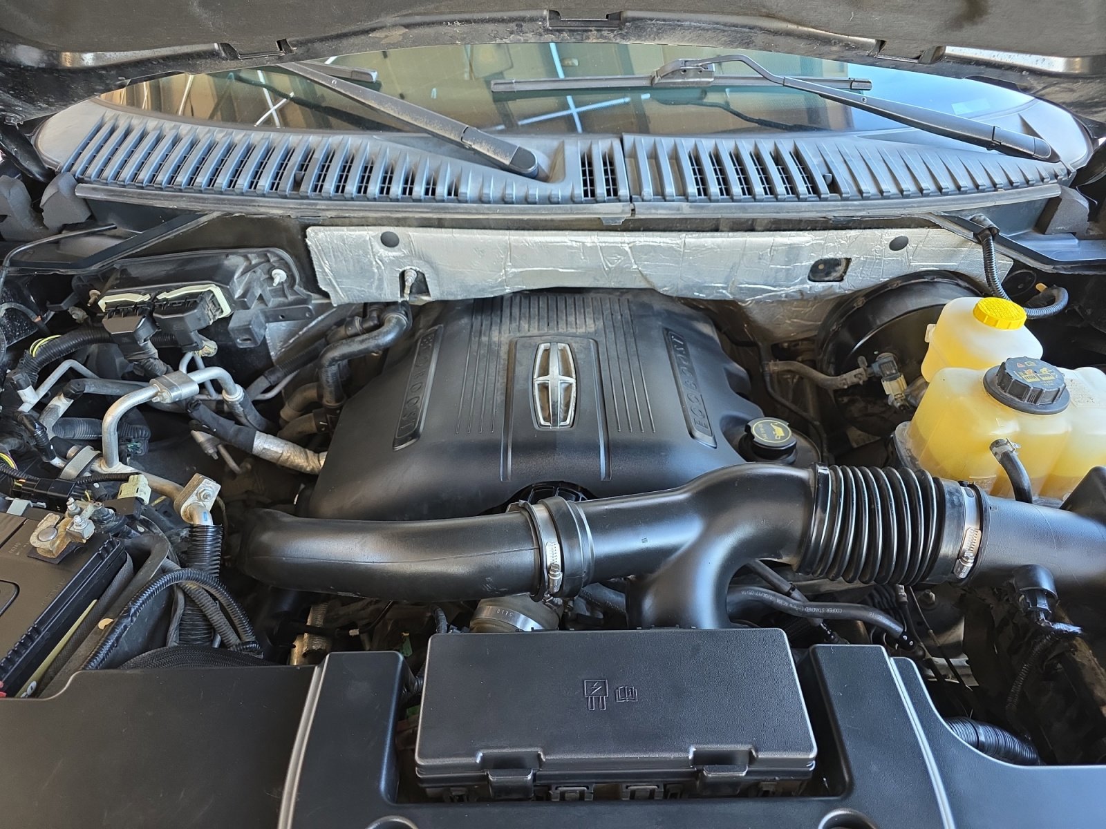 Used 2017 Lincoln Navigator Select image 28