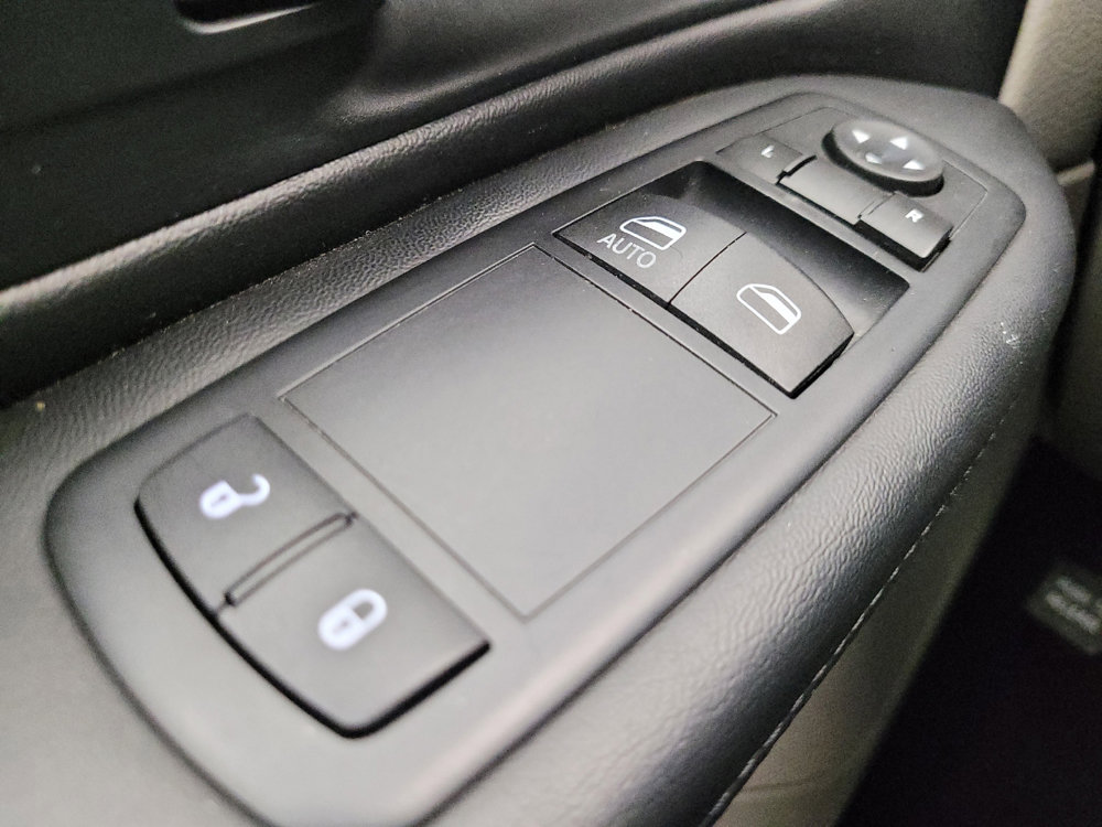 Used 2016 Dodge Grand Caravan American Value Package w/ UConnect Hands-Free Group image 27