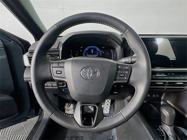 Used 2025 Toyota Camry SE image 15