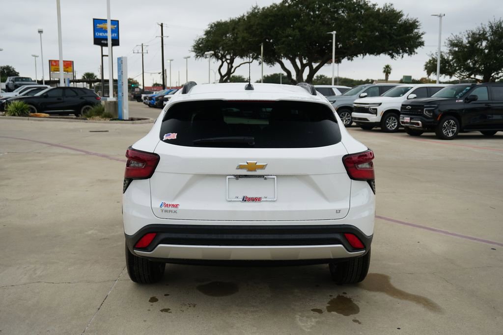 New 2026 Chevrolet Trax LT w/ Sunroof Package image 8