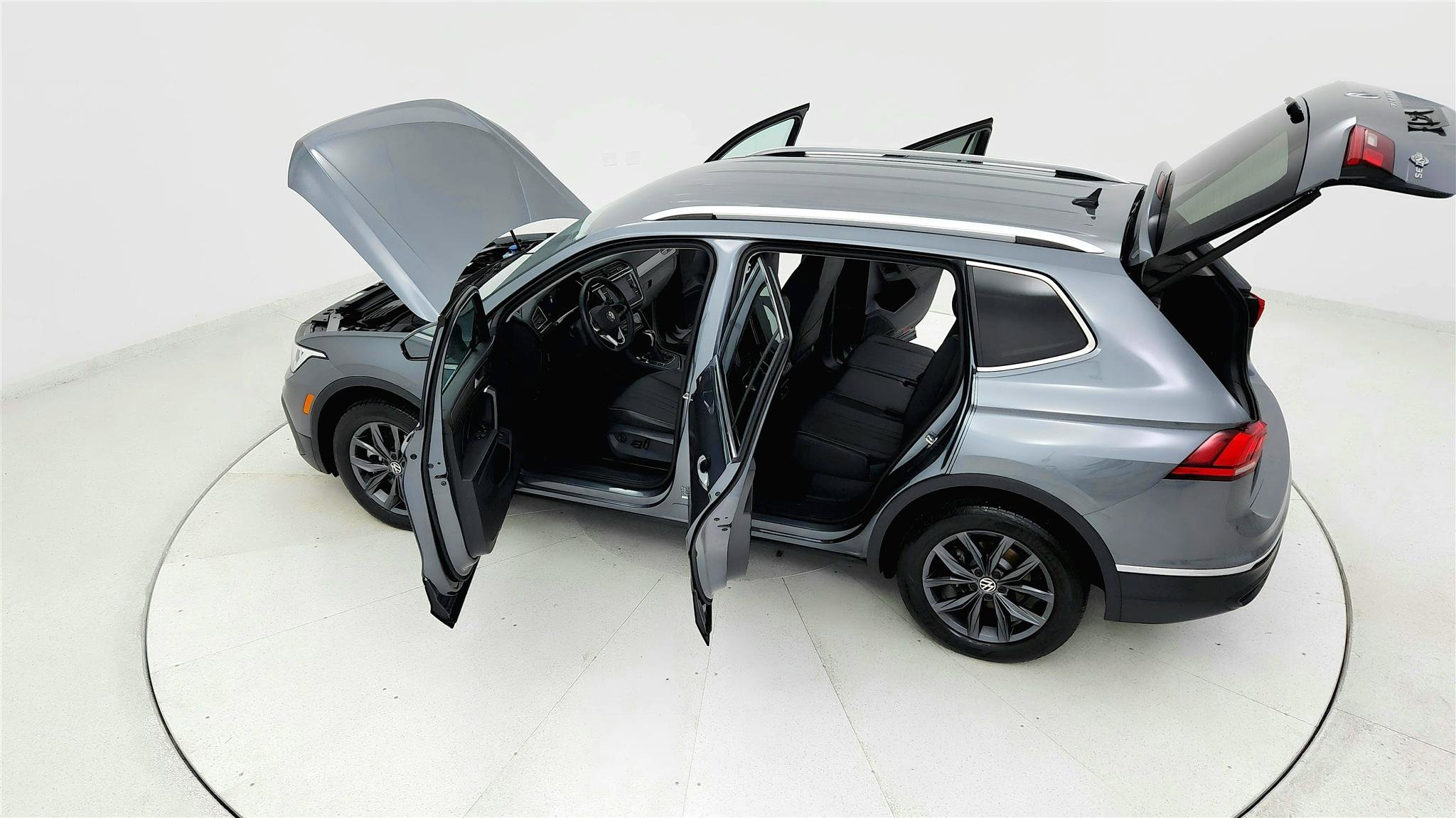 Used 2024 Volkswagen Tiguan SE image 22