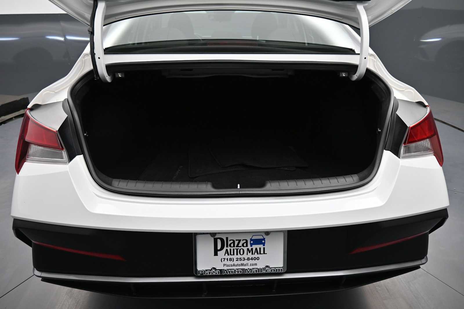 Certified 2024 Hyundai Elantra SEL FWD image 20