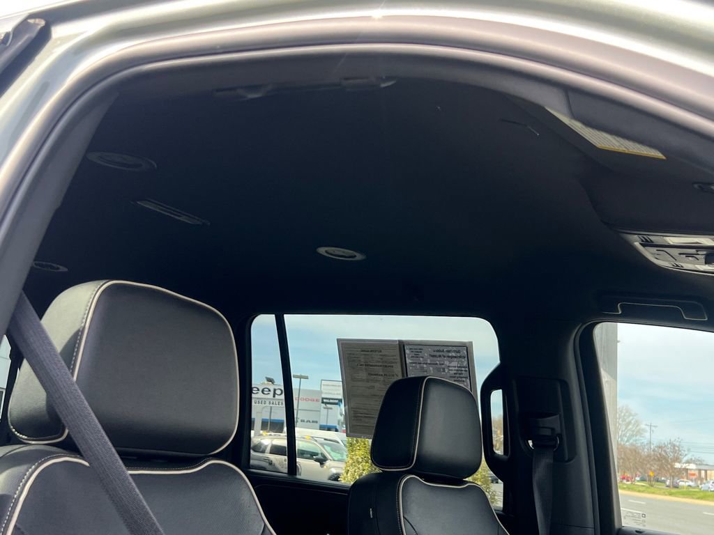 Used 2023 Chevrolet Suburban Premier image 11