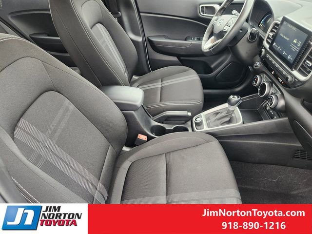 Used 2025 Hyundai Venue SEL image 14