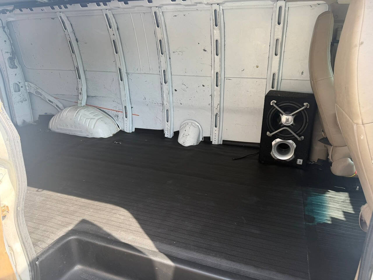 Used 2018 Chevrolet Express 2500 Extended RWD image 19