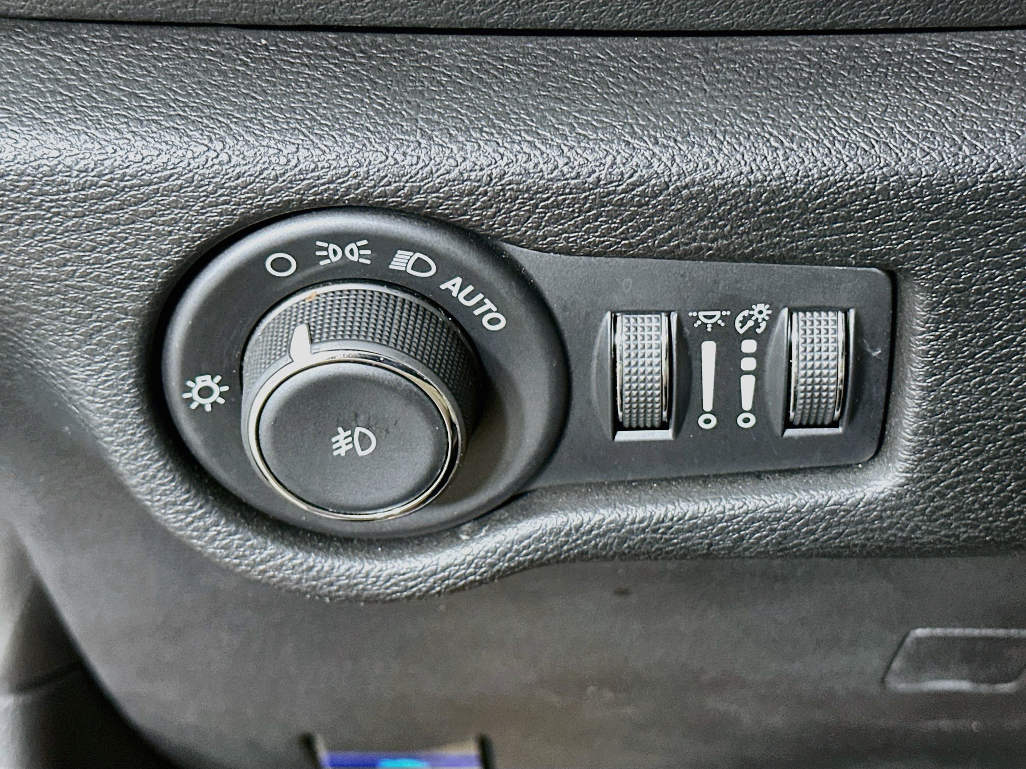 Used 2025 Chrysler Pacifica Select FWD image 17