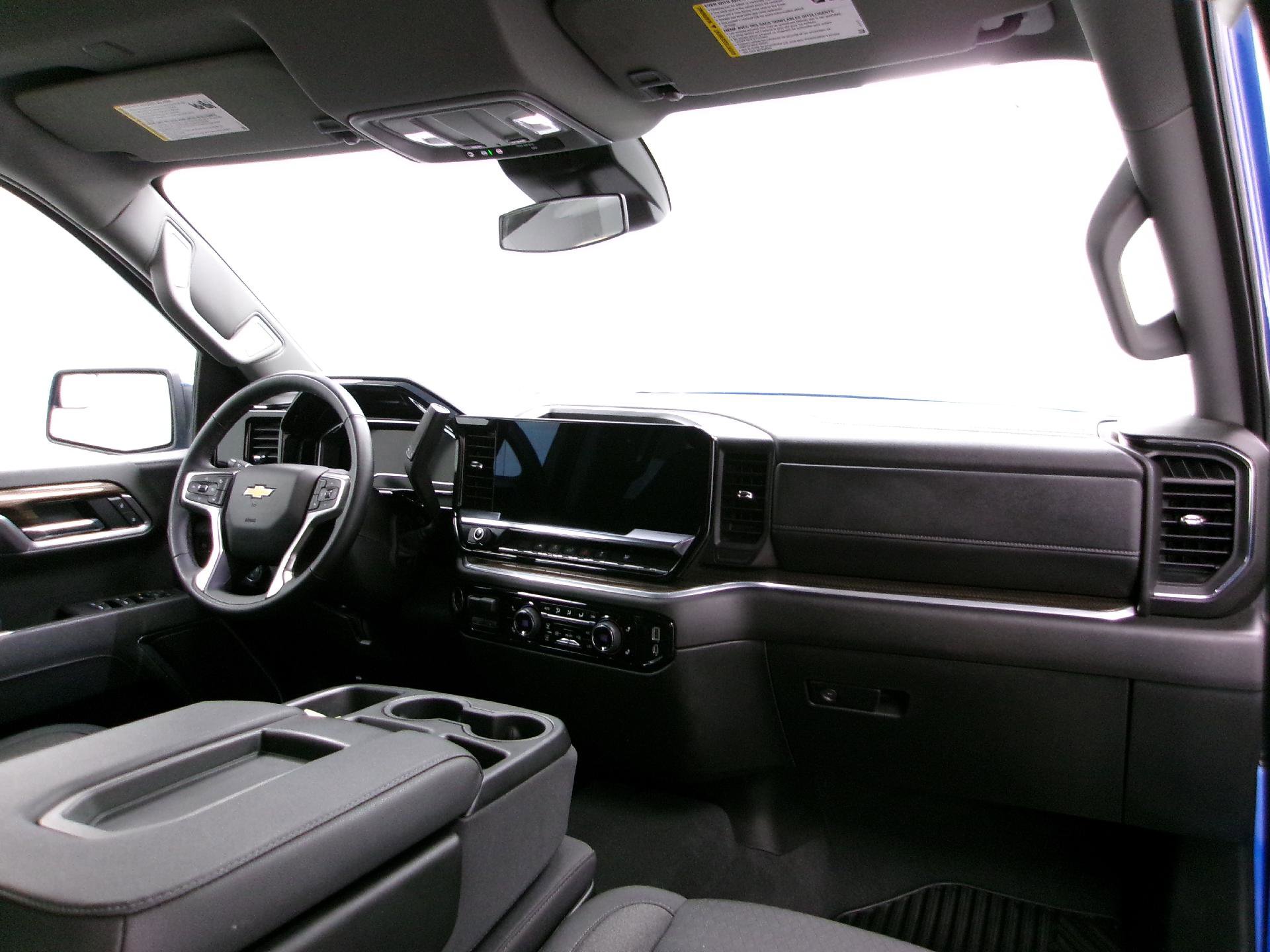Used 2025 Chevrolet Silverado 1500 LT AWD/4WD image 3