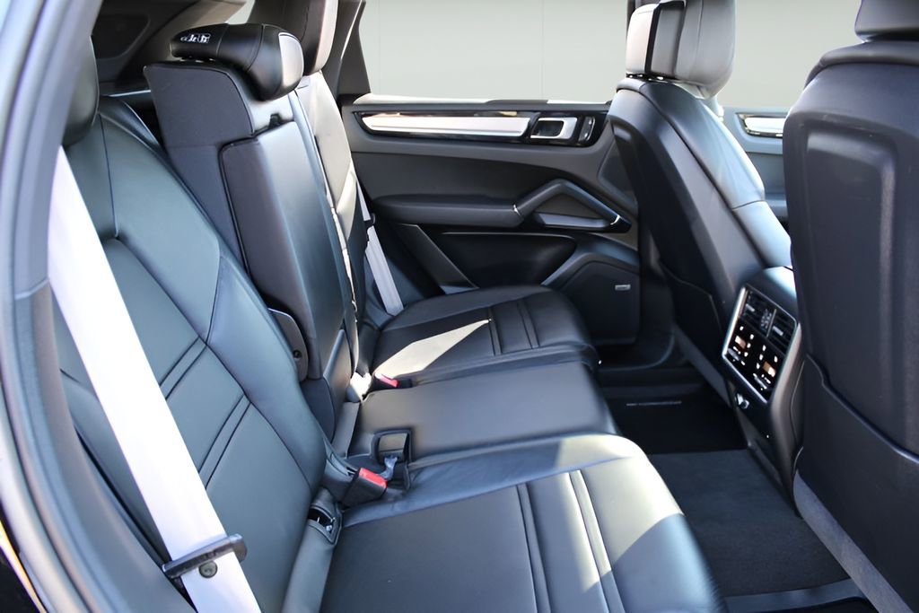 Used 2022 Porsche Cayenne Platinum Edition AWD/4WD image 22
