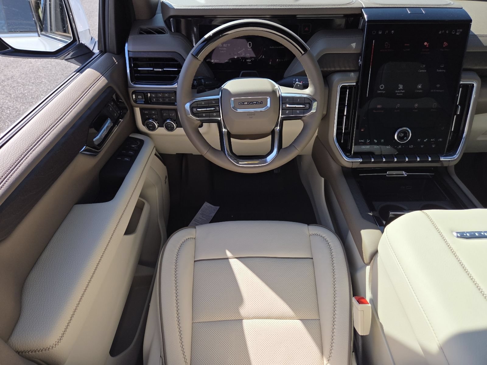 New 2026 GMC Yukon XL Denali w/ Denali Reserve Package AWD/4WD image 33
