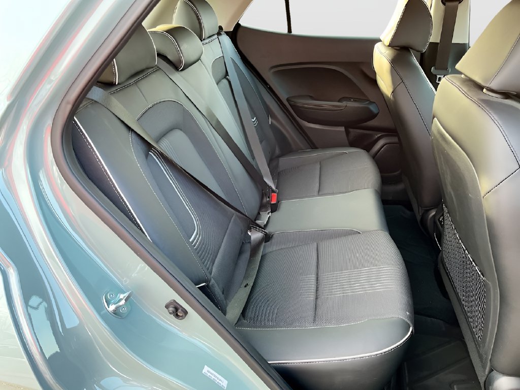 Used 2025 Hyundai Venue Limited FWD image 27