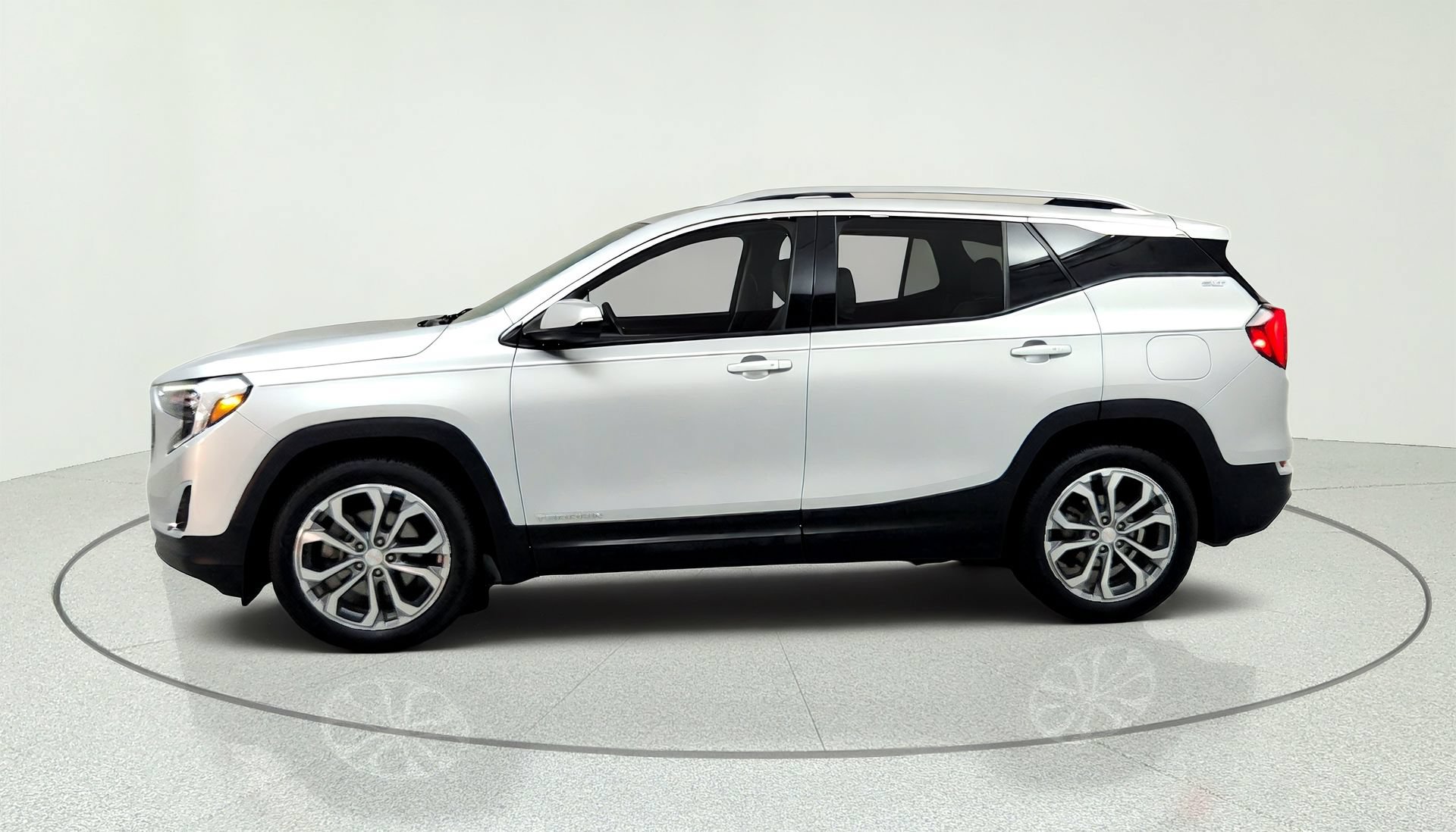 Used 2018 GMC Terrain SLT w/ Preferred Package FWD image 2