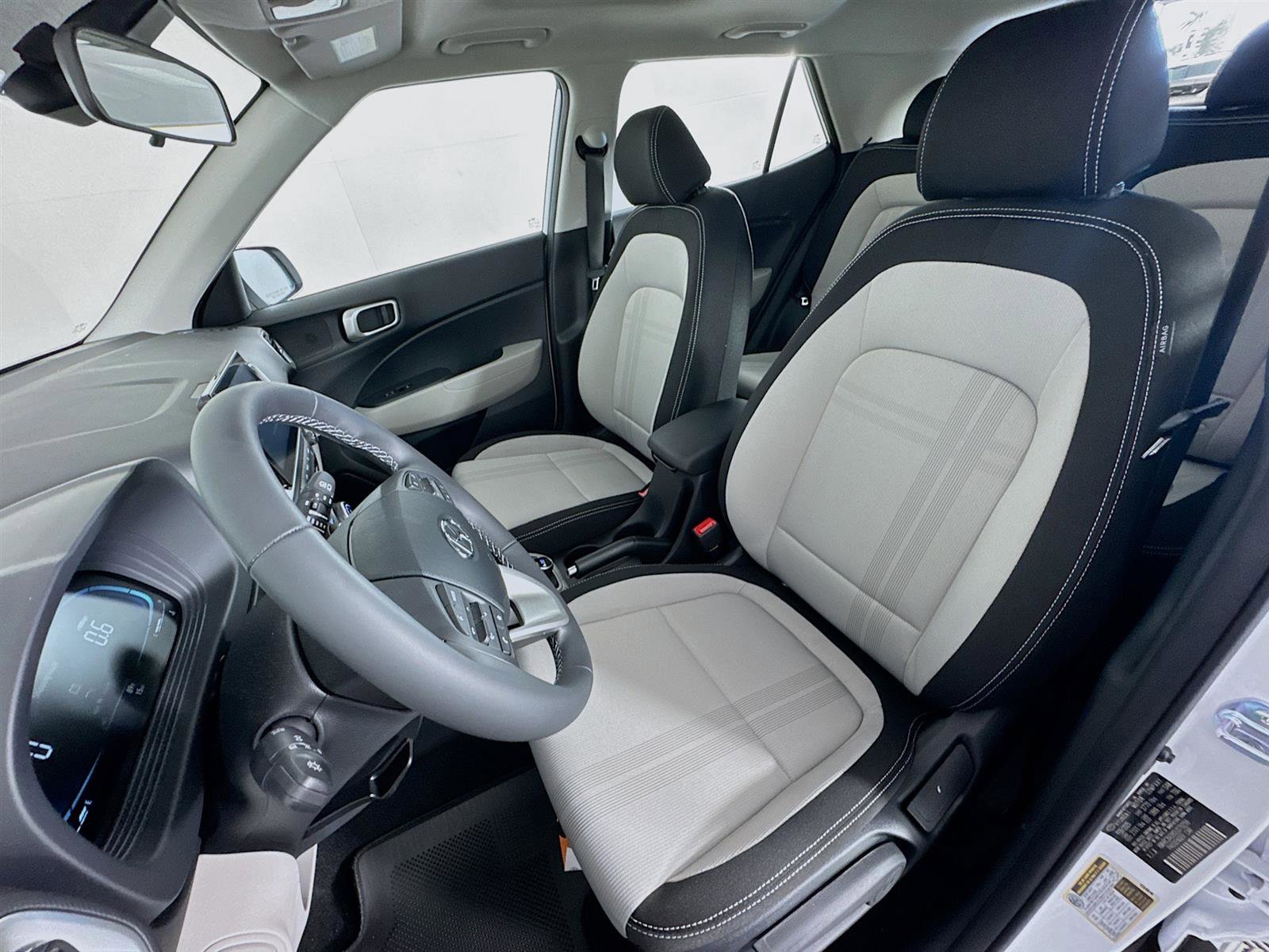 New 2025 Hyundai Venue SEL image 11