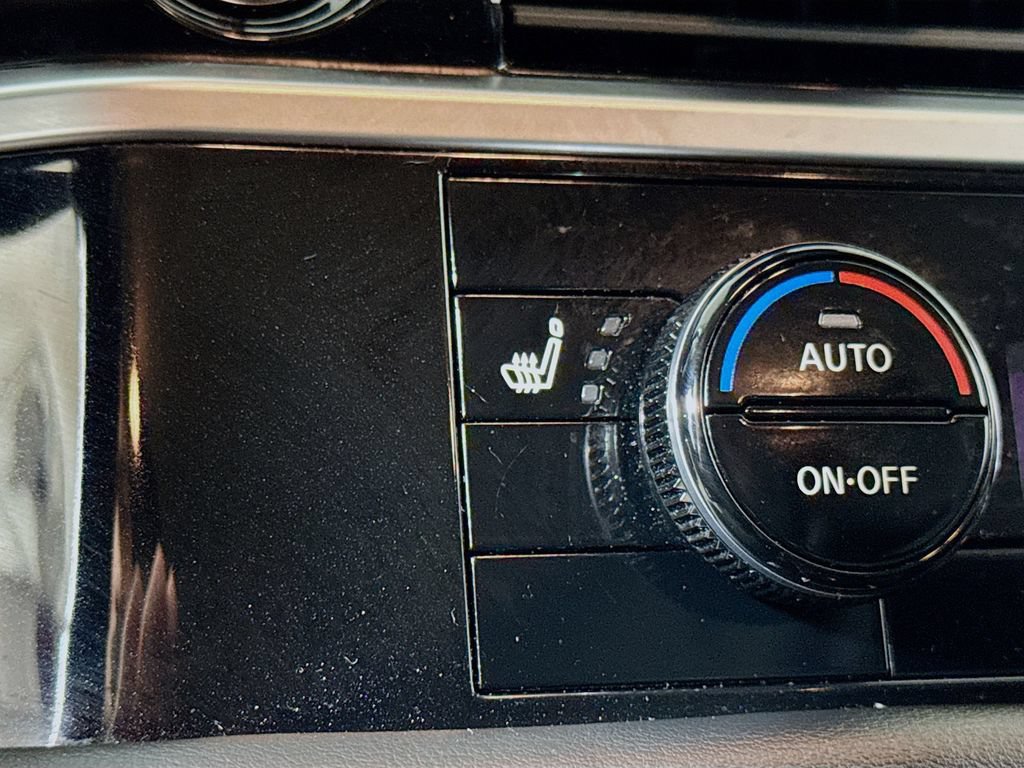 Used 2025 Nissan Pathfinder SL FWD image 19