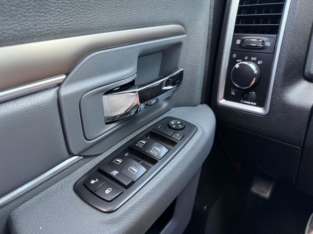 Used 2017 RAM 1500 Classic SLT image 30