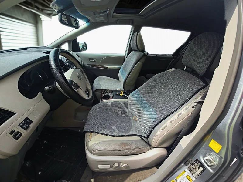 Used 2011 Toyota Sienna XLE AWD/4WD image 9