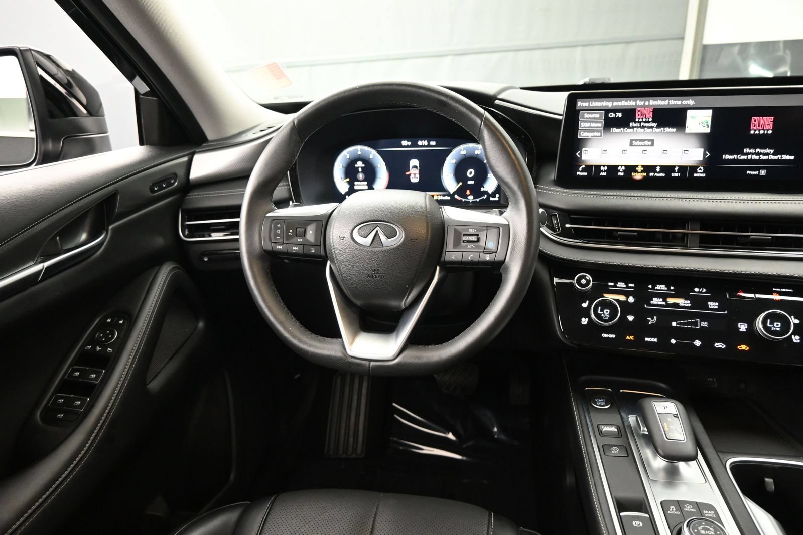 Used 2023 INFINITI QX60 Luxe w/ Cargo Package FWD image 12