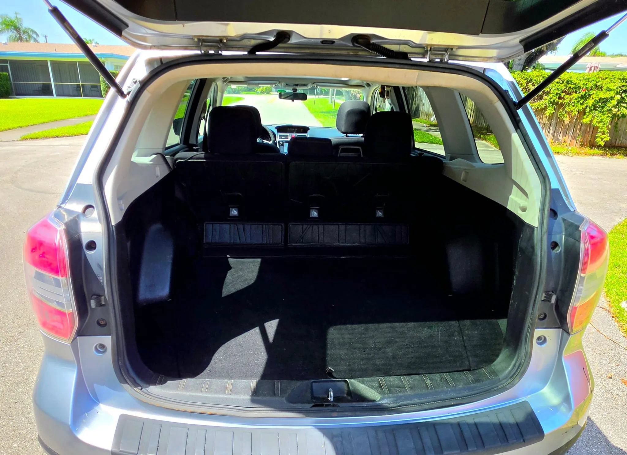 Used 2016 Subaru Forester 2.5i Premium w/ All-Weather Package AWD/4WD image 9