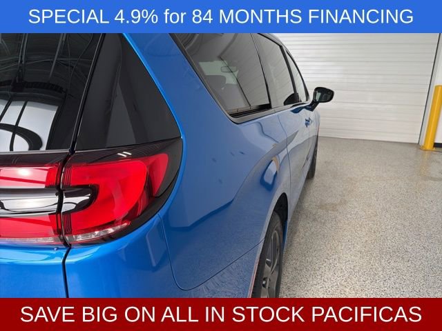 New 2026 Chrysler Pacifica Select w/ S Appearance Package image 10
