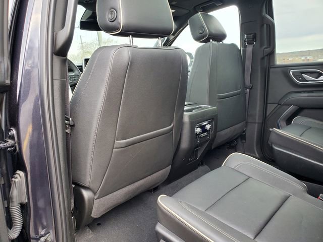 Used 2023 GMC Yukon SLT w/ SLT Luxury Package image 14