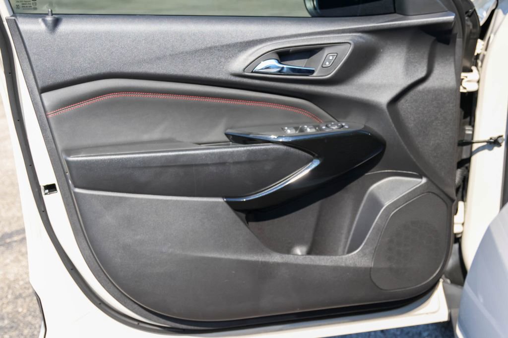 New 2026 Chevrolet Trax RS image 9