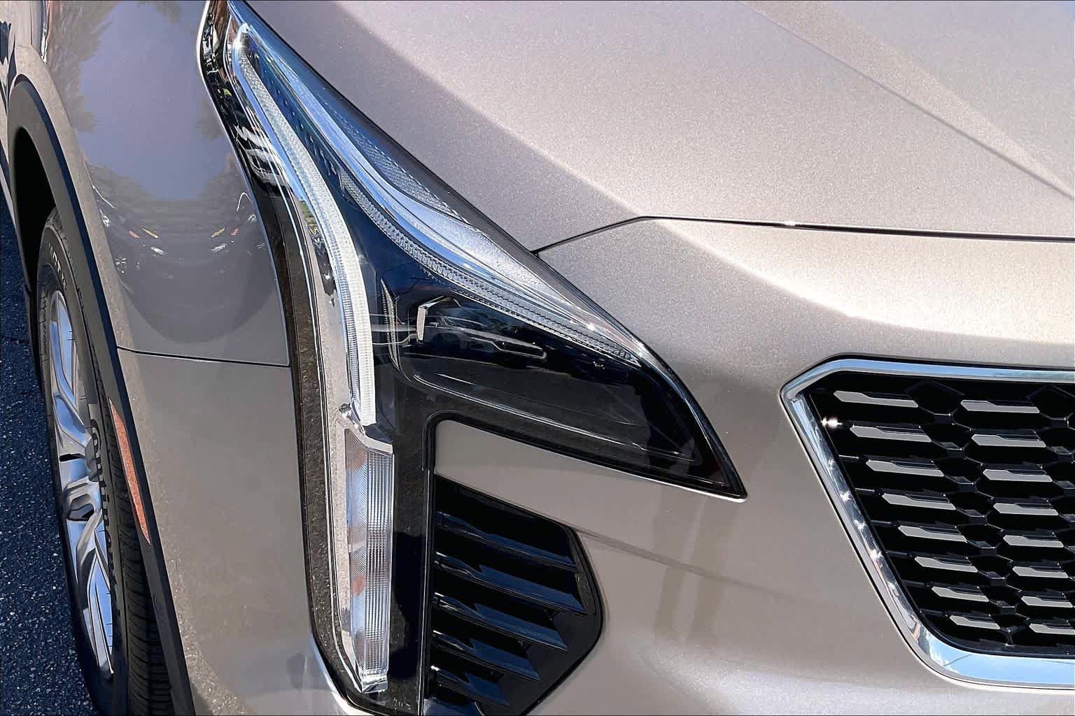 Used 2023 Cadillac XT4 Premium Luxury w/ Enhanced Visibility Package FWD image 27