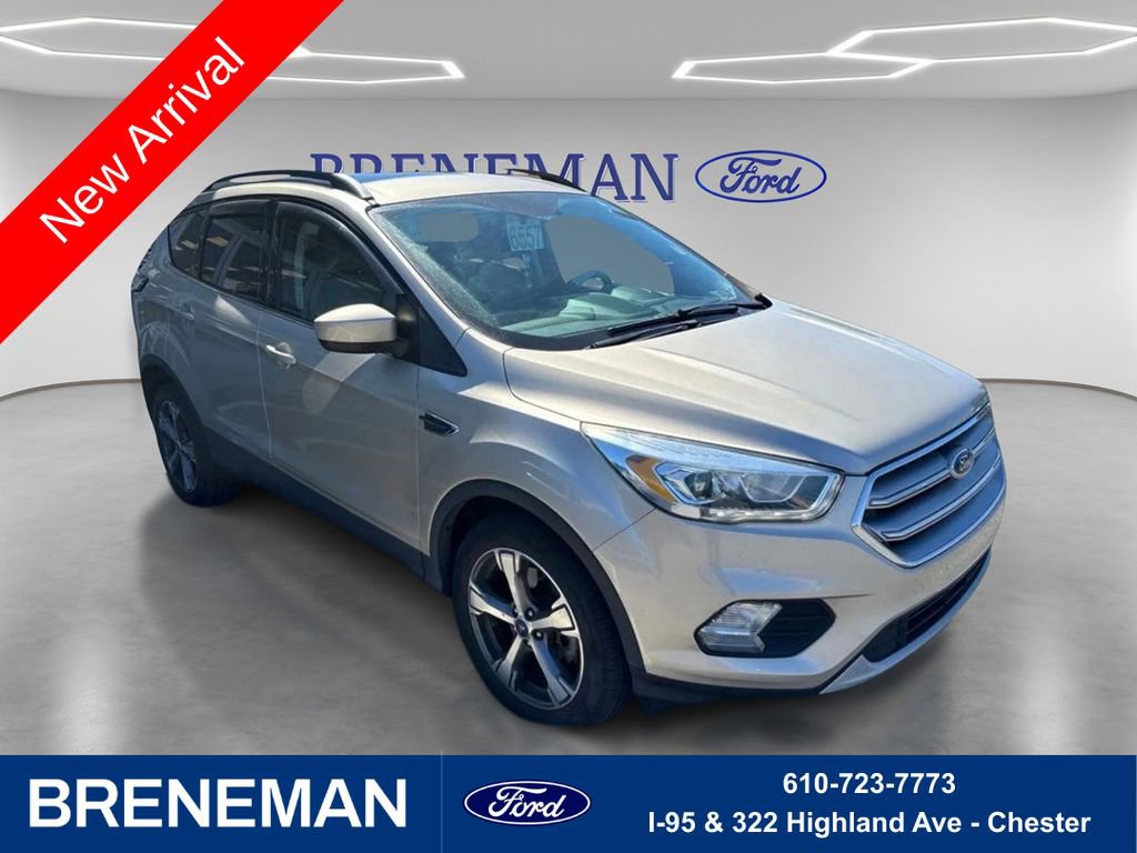 Used 2017 Ford Escape SE w/ Equipment Group 201A AWD/4WD image 1