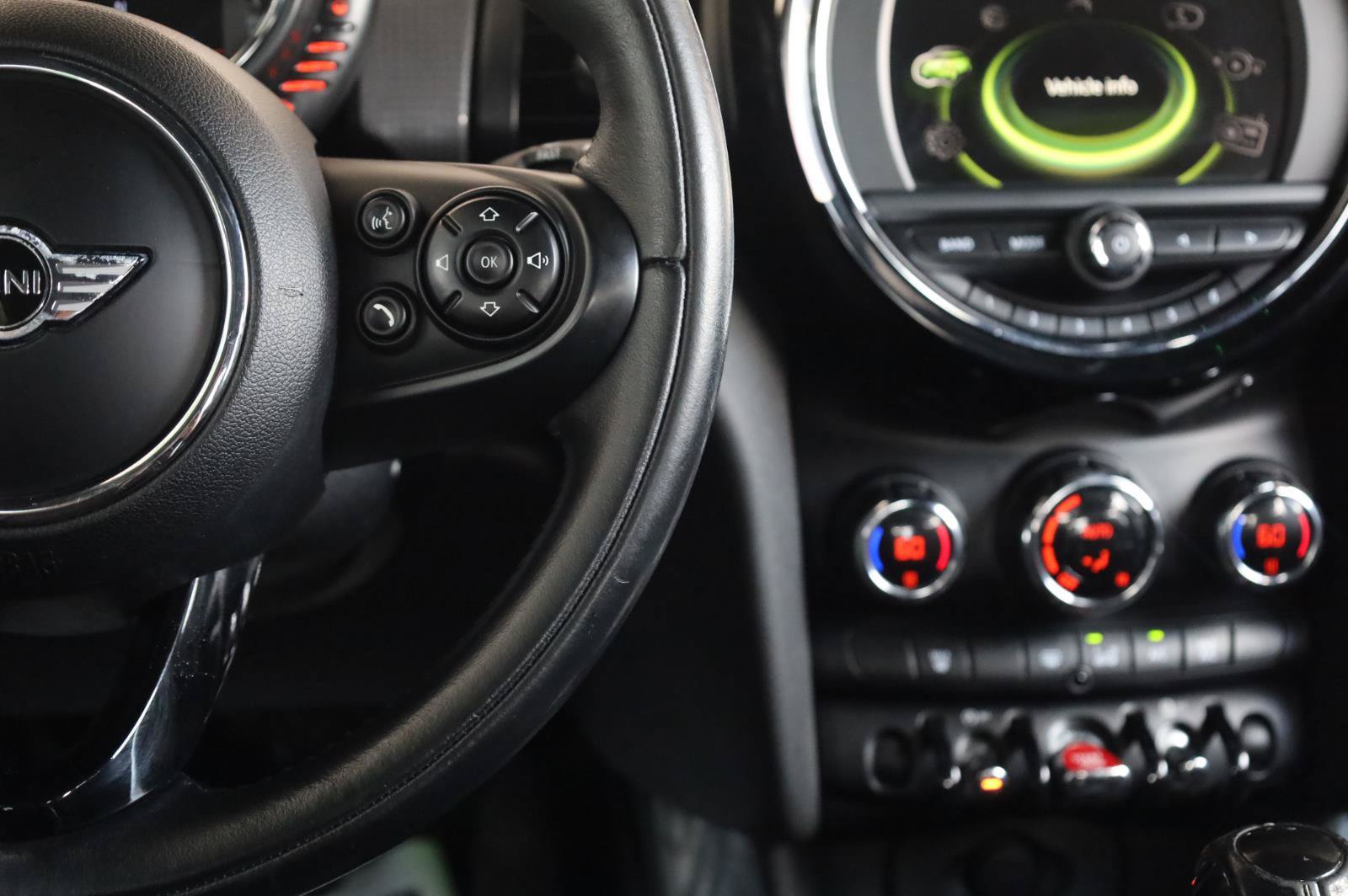 Used 2015 MINI Cooper 4-Door Hardtop FWD image 32