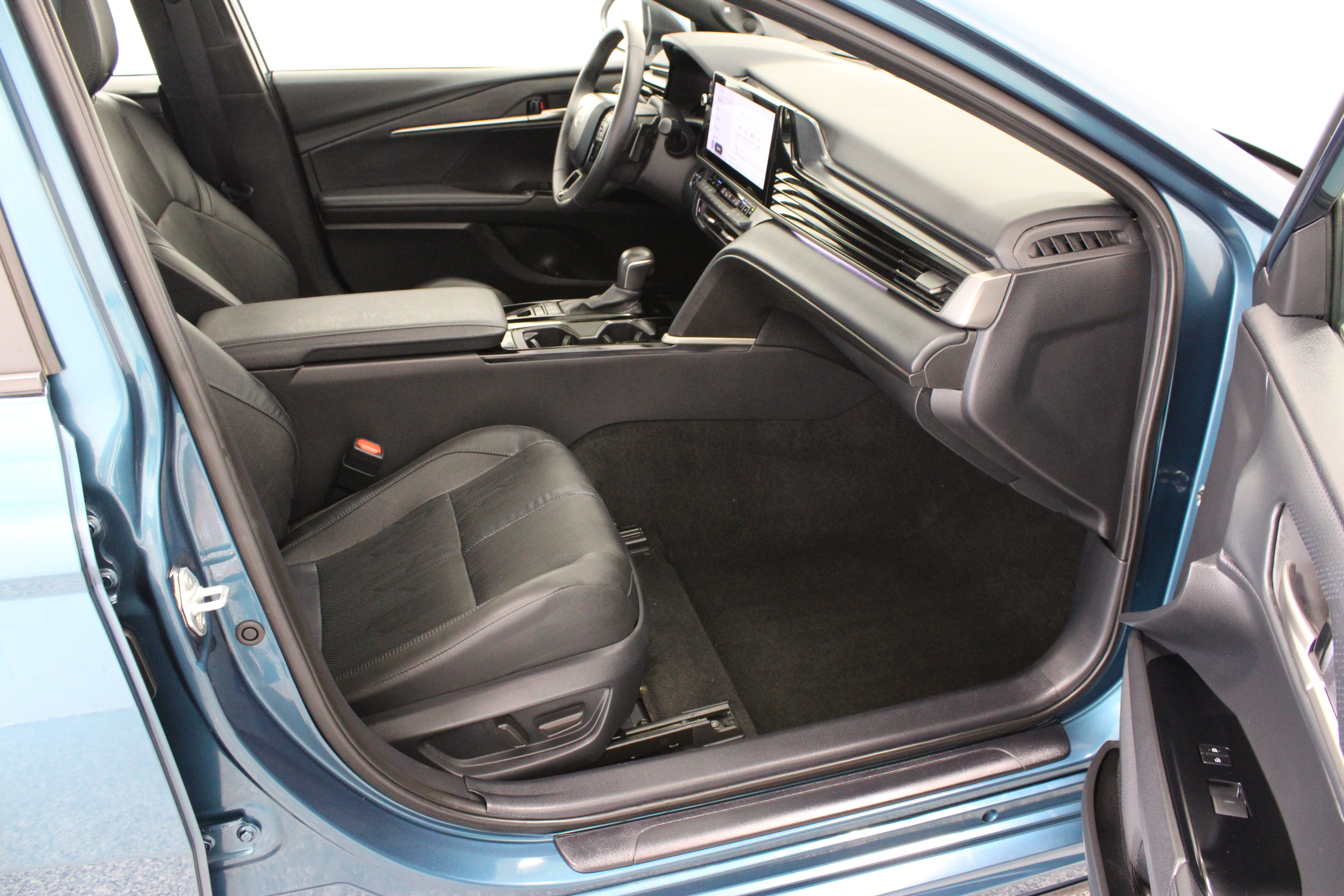 Used 2025 Toyota Camry XSE w/ Premium Plus Package FWD image 37