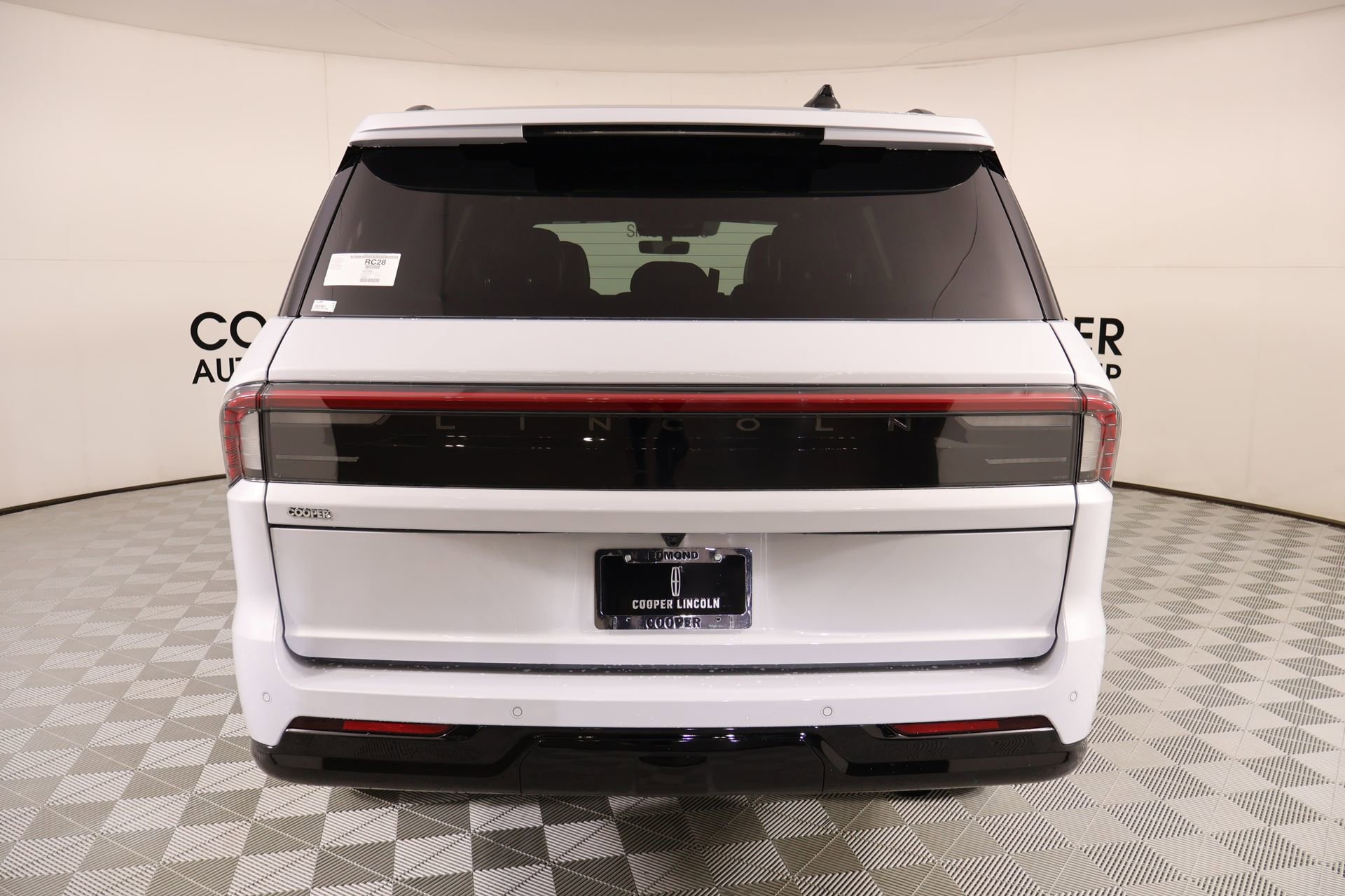 New 2026 Lincoln Navigator Reserve w/ Jet Appearance Package AWD/4WD image 23