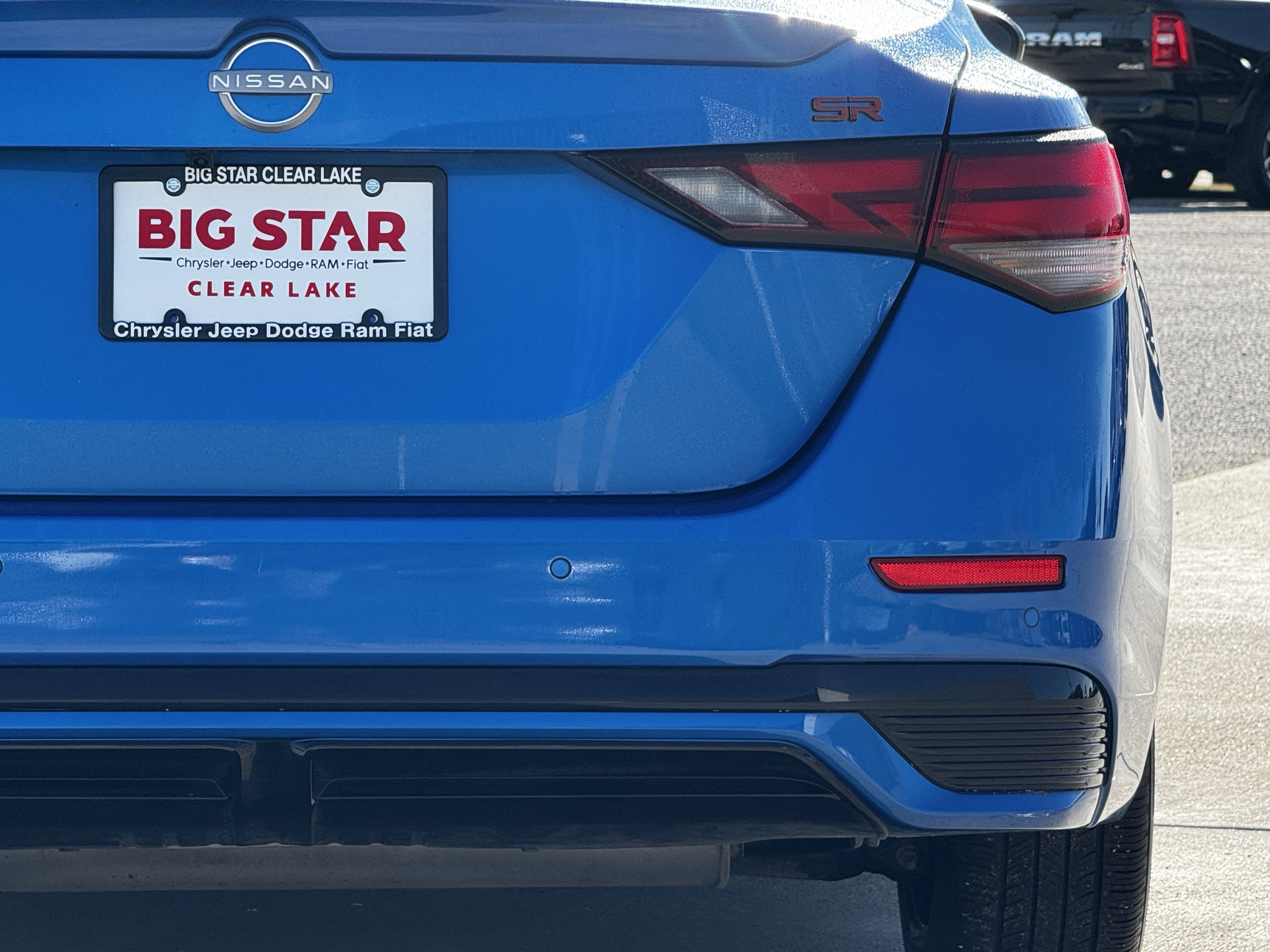 Used 2025 Nissan Sentra SR w/ SR Premium Package image 11