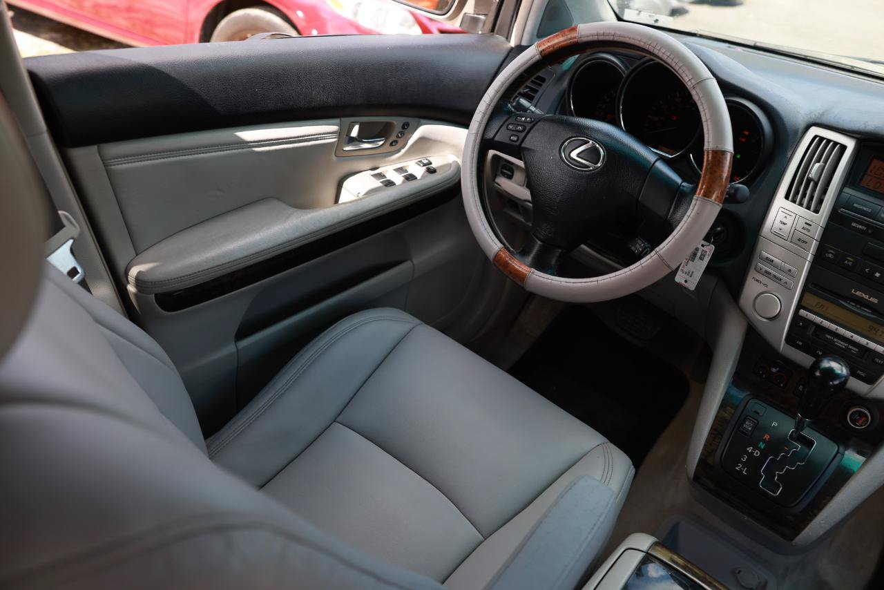 Used 2005 Lexus RX 330 w/ Premium Plus Pkg FWD image 21