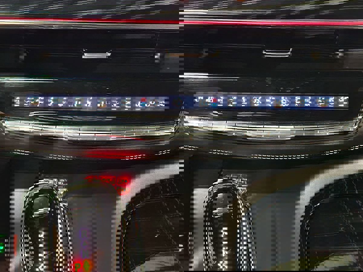 Used 2023 Cadillac Escalade ESV V image 40