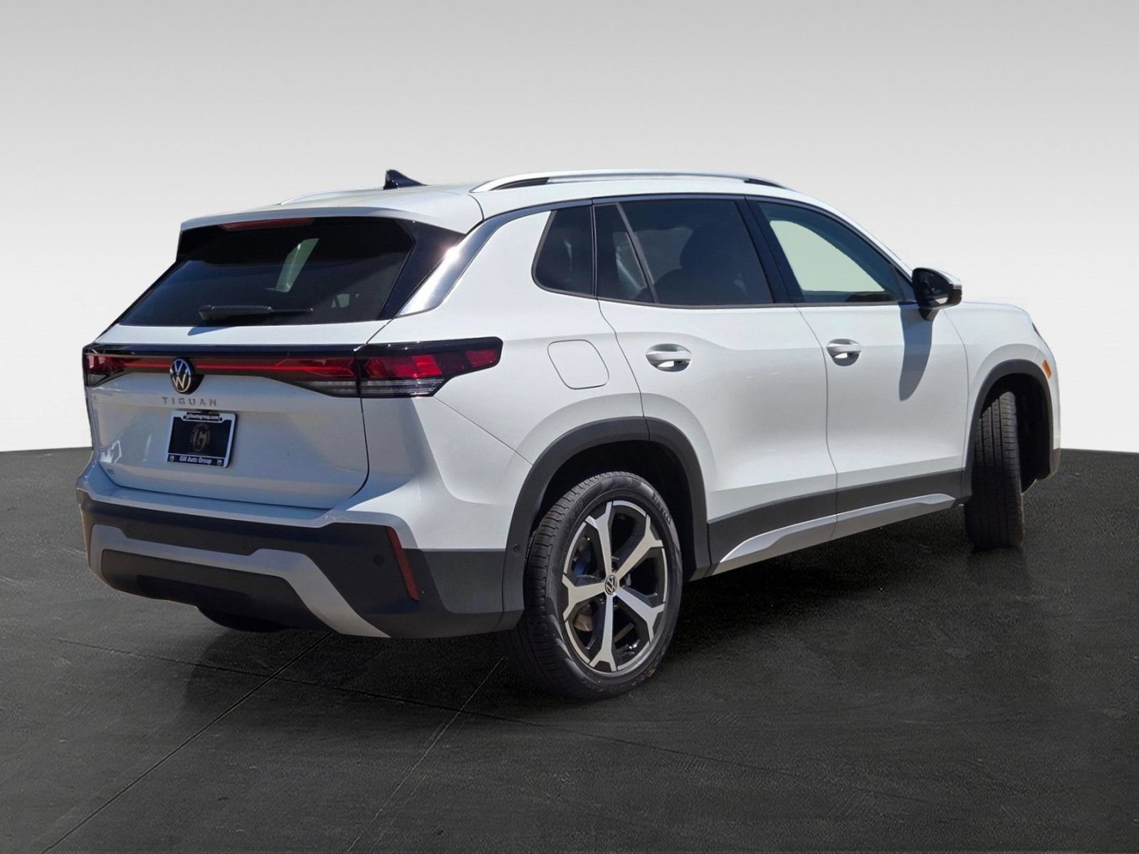 New 2026 Volkswagen Tiguan SE FWD image 4