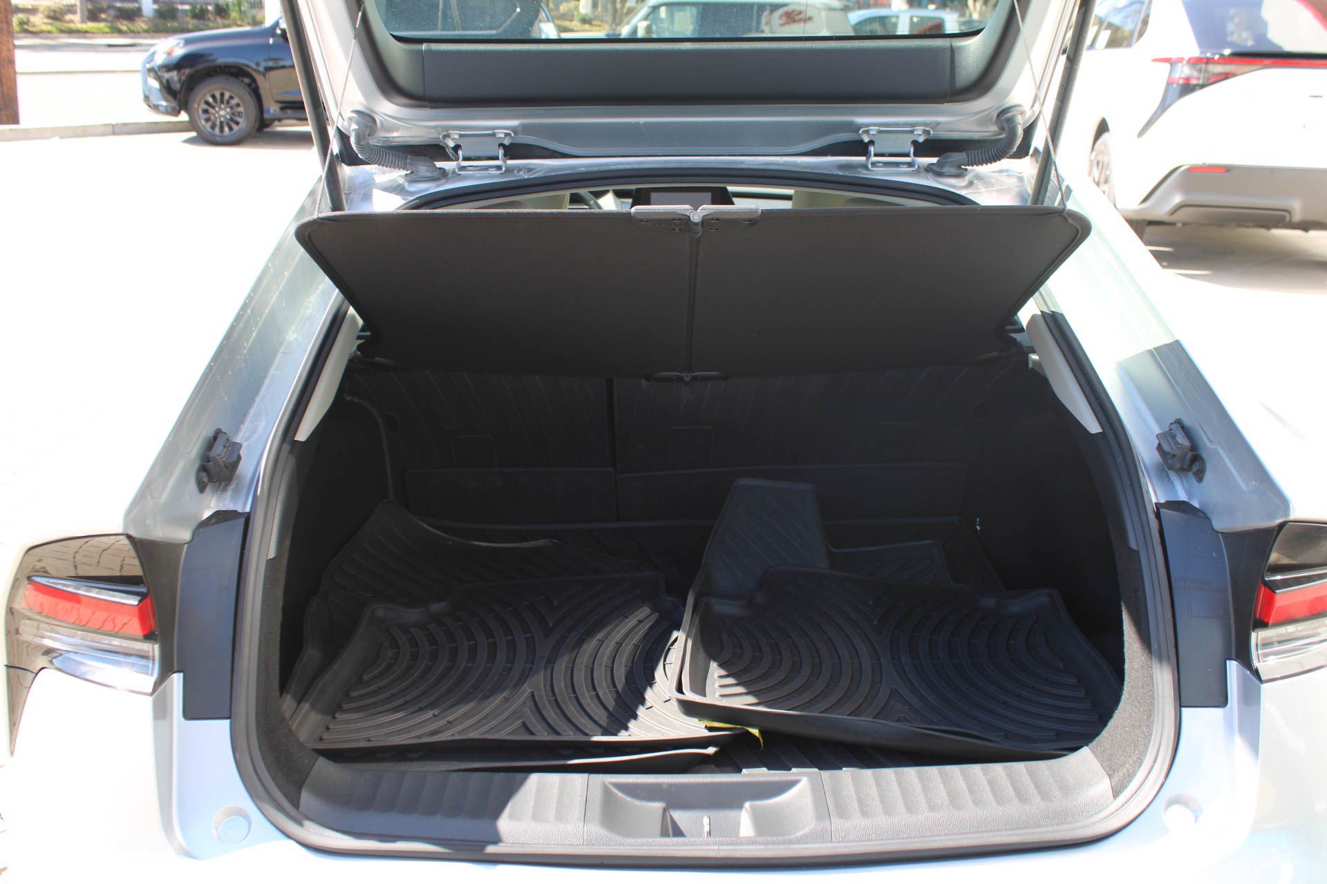 Certified 2024 Toyota Prius XLE FWD image 27