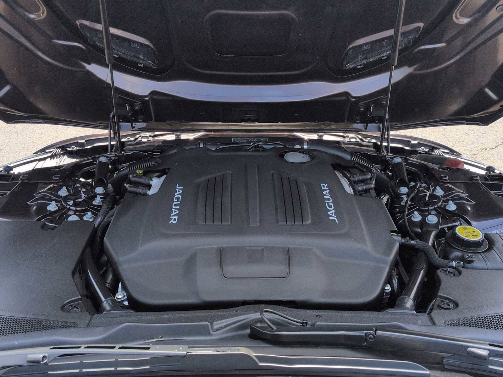 Used 2021 Jaguar F-TYPE R AWD/4WD image 15