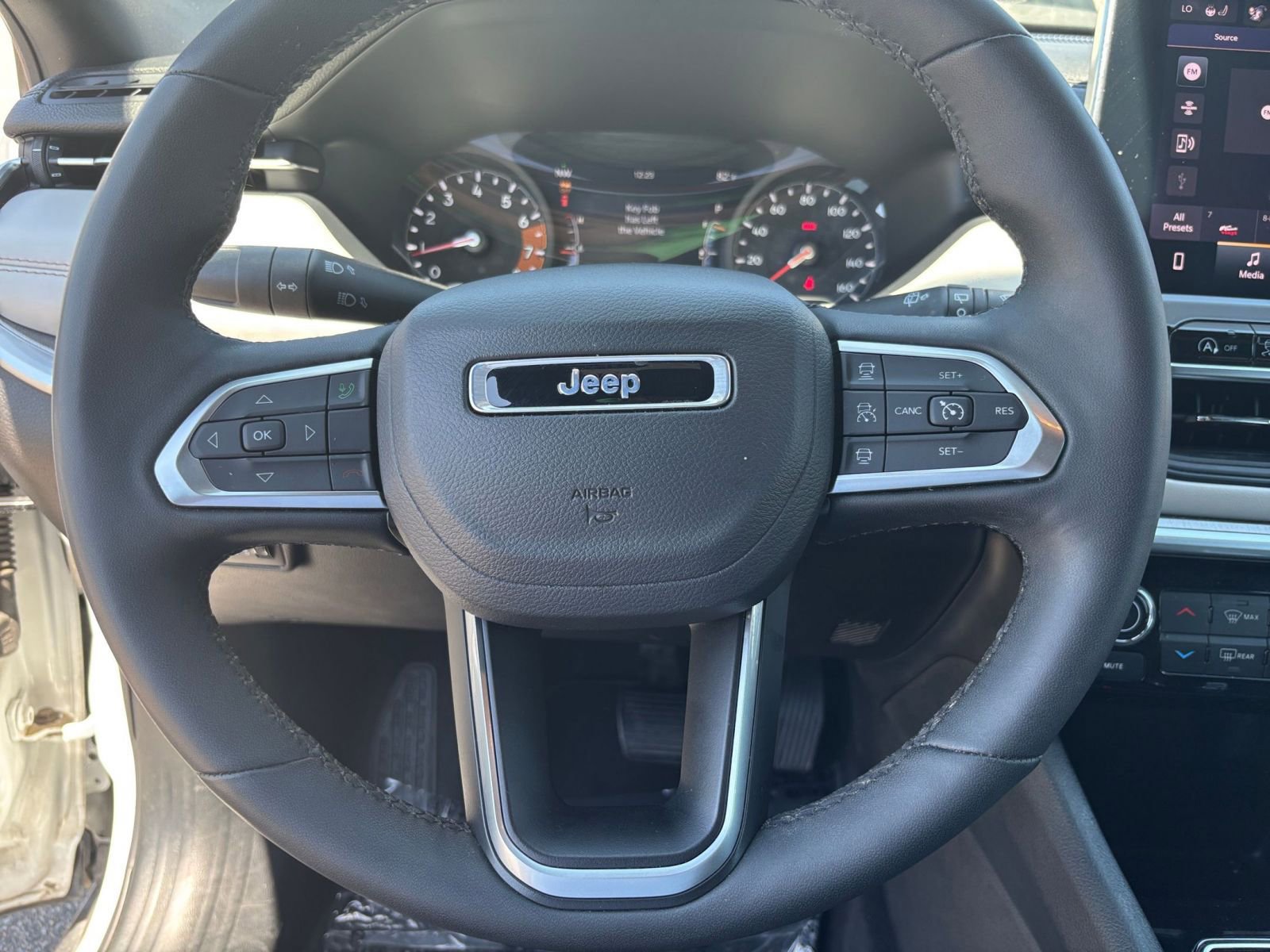 Used 2025 Jeep Compass Limited AWD/4WD image 30